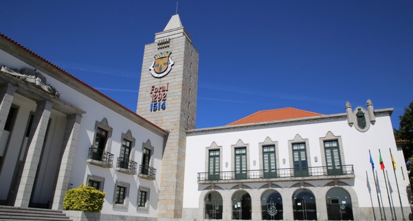 Condicionamento de trânsito na Praça Eng.º Armando Rodrigues e na Rua Maria da Fonte, pelo período compreendido entre os dias 18 a 31 de janeiro de 2022.