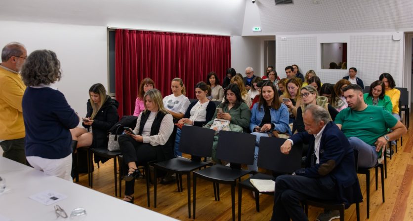 Especialistas discutiram perigos da utilização excessiva da internet e importância do Brincar 7