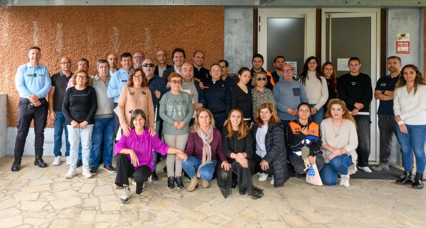 Exercício A Terra Treme executado por utentes da AADVDB - Associação de Apoio aos Deficientes Visuais