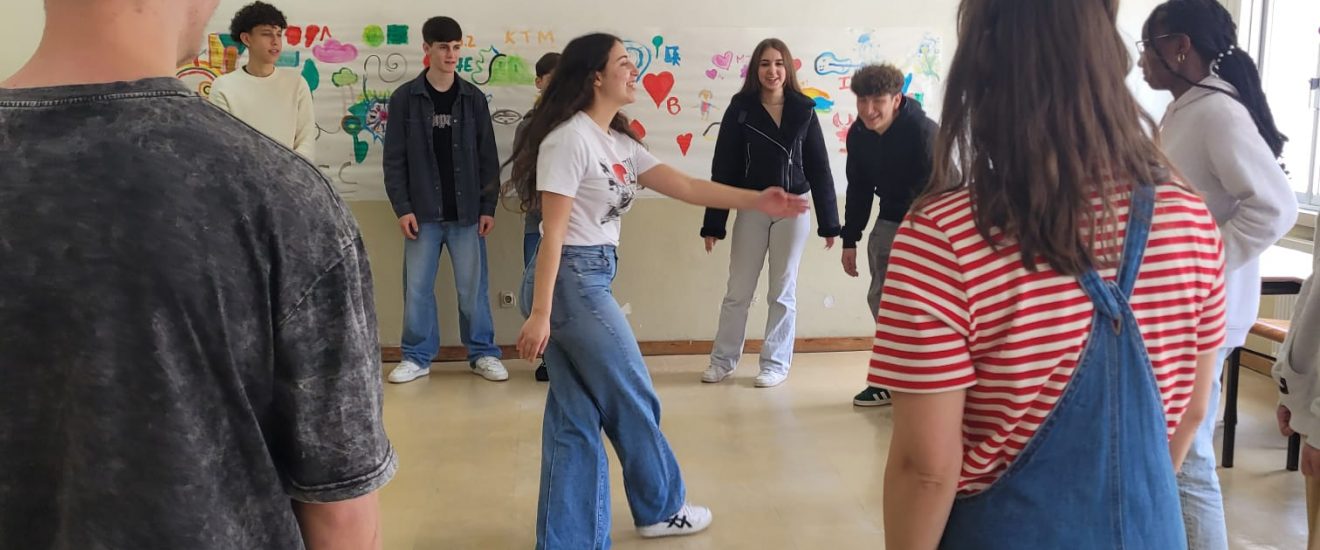PovoARTE educa: um projeto que associa as artes ao sucesso escolar