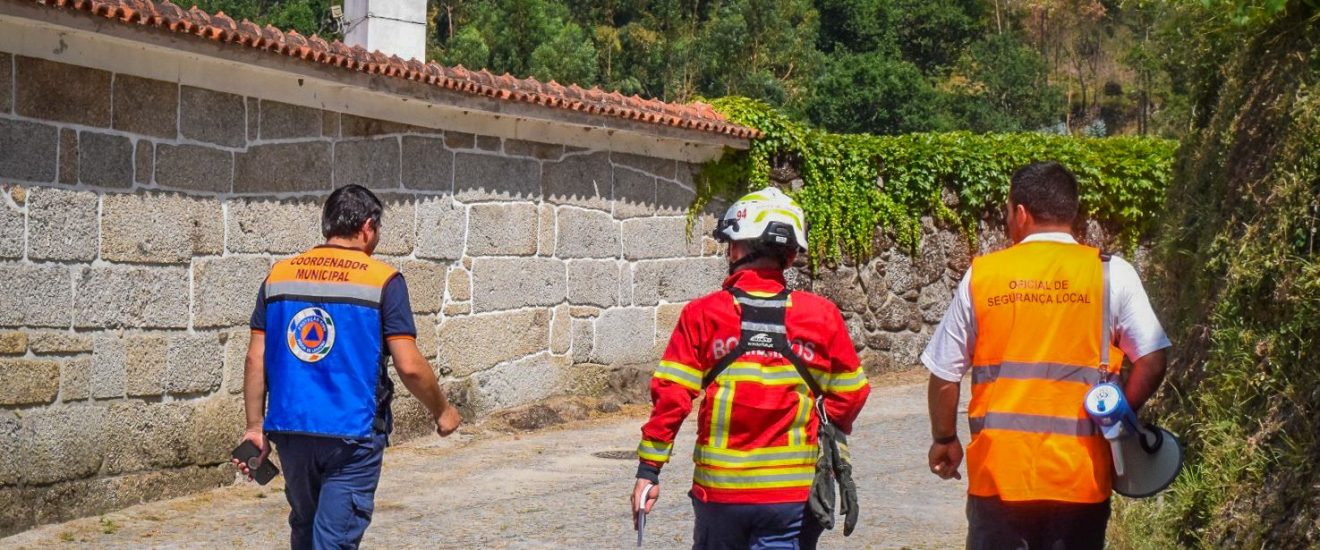 Simulacro na Aldeia de Carreira testa procedimentos a adotar em caso de incêndio